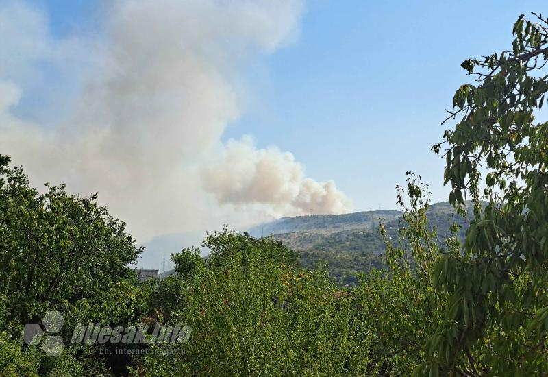 Požar u Dobrom selu - Vatra u Krivodolu prijeti kućama i dalje gori u Dobrom selu